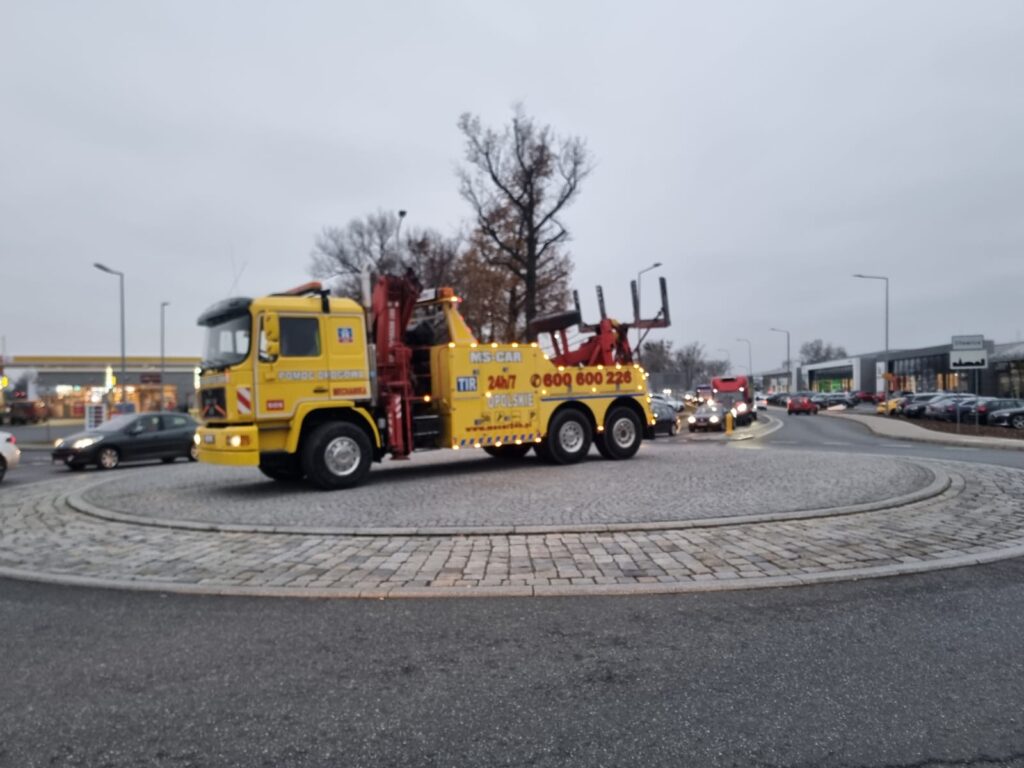 Holowanie pojazdów ciężarowych, dźwig DK94 Pomoc drogowa DK94
